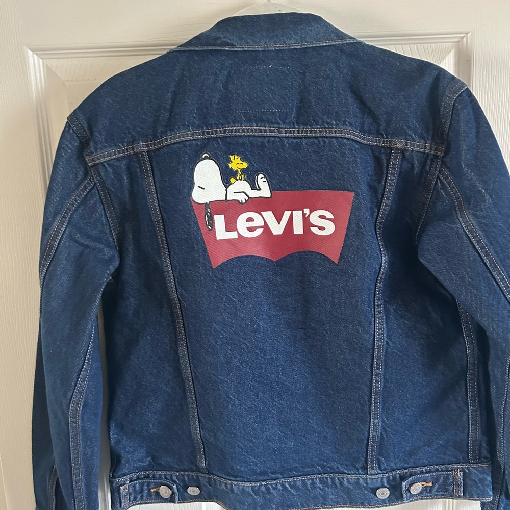 Levi’s snoopy jacket